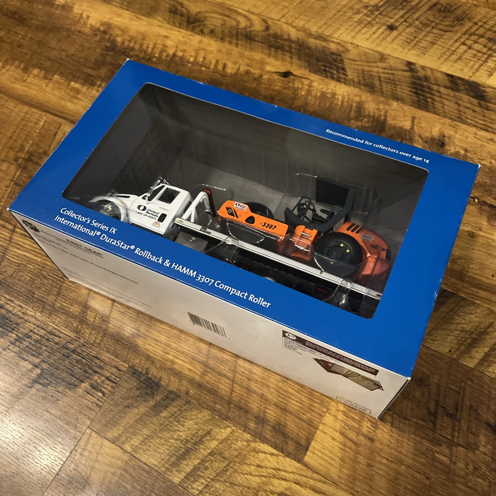 Collector's Series IX International Rollback & HAMM 3307 Compact Roller NIB