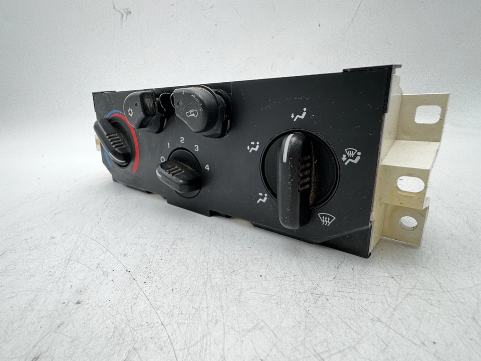 Panel de interruptor de control de calefacción aire acondicionado Chevy Colorado GMC Canyon 2004-2012 15221922 Foto 2 de 4