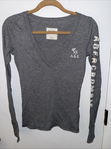 2008 Abercrombie Fitch Small Gray Deep V-Neck Stretch T-Shirt Embroidered Logo - Picture 1 of 6