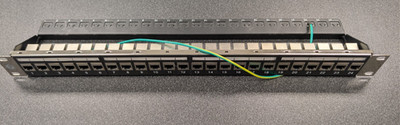 24 Port Cat5e Patch Panel Rack Mount RJ45 Ethernet Network 1U Used