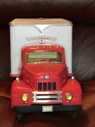 FIRST GEAR 1957 INTERNATIONAL R-190 DRY GOODS VAN ACE HARDWARE 1/34 SCALE - Picture 3 of 9