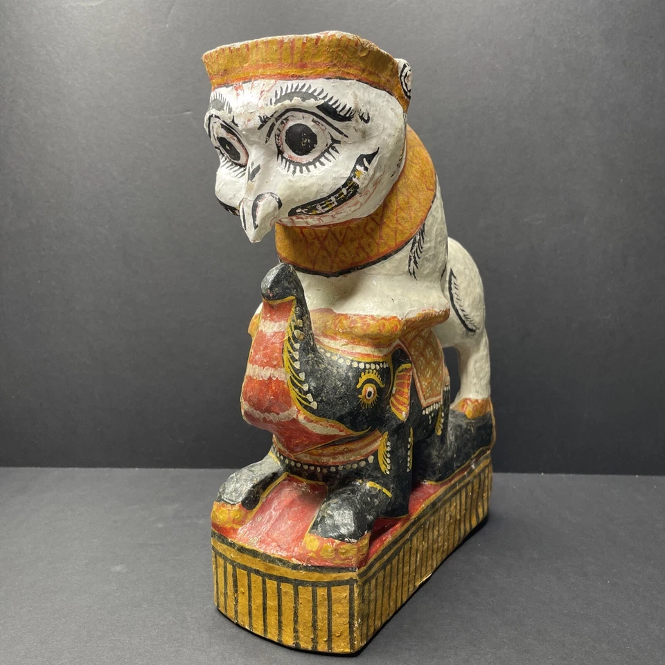 Antigua estatua de ataque de león de madera maciza pintada a mano tallada a mano de la India de 1890-1920 Foto 3 de 4