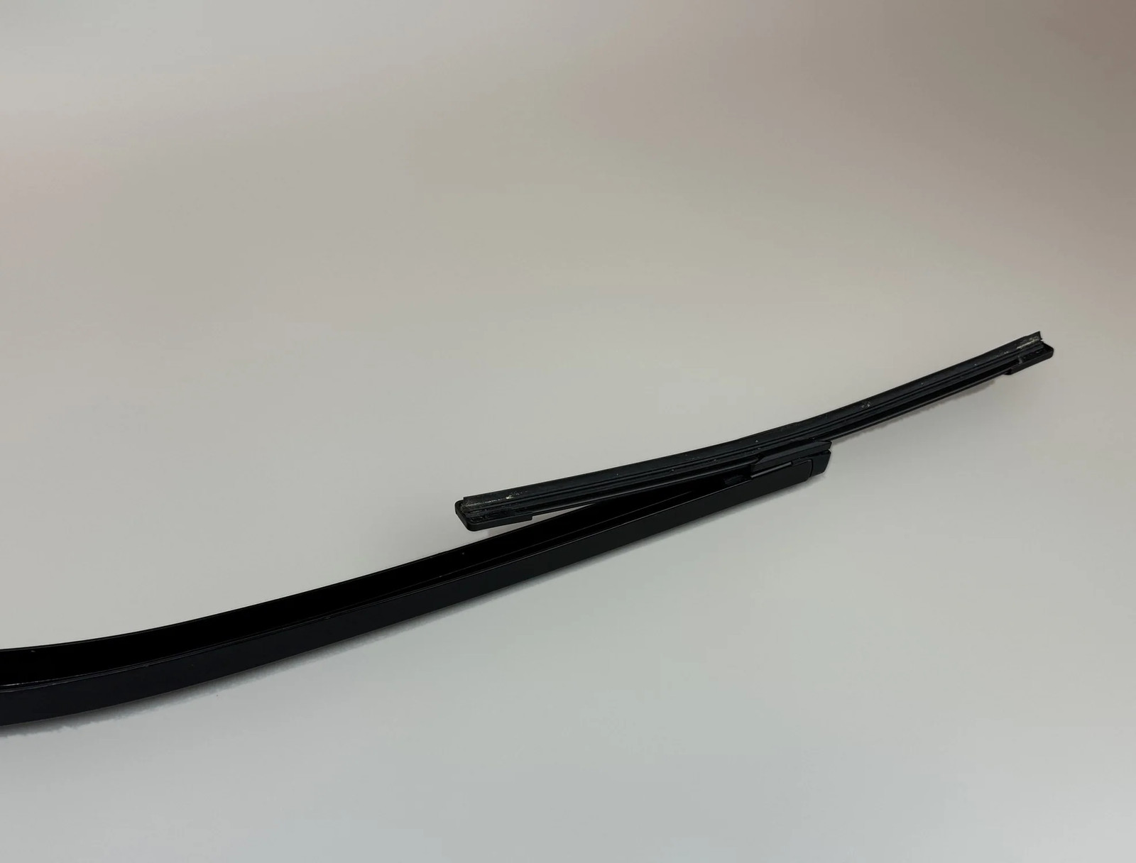 McLaren 570S 2016-2021 Right Windshield wiper assembly P/N 13A5861CP