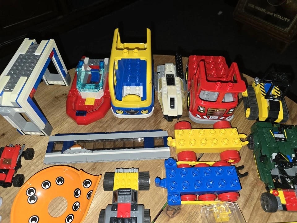 Huge Lego Lot Over Two Hundred Loose Pieces Fire Truck Bus Cars Etc& One Box Kit - Image 3 of 4