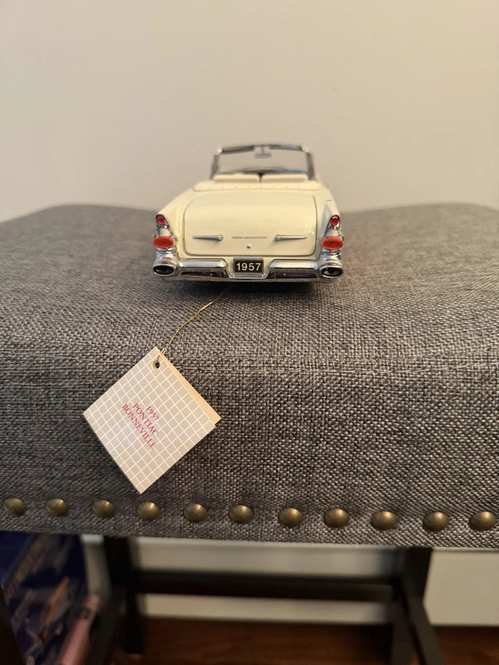 Pontiac Bonneville 1957 Franklin Mint convertible blanco escala 1:24 modelo de coche Foto 3 de 4