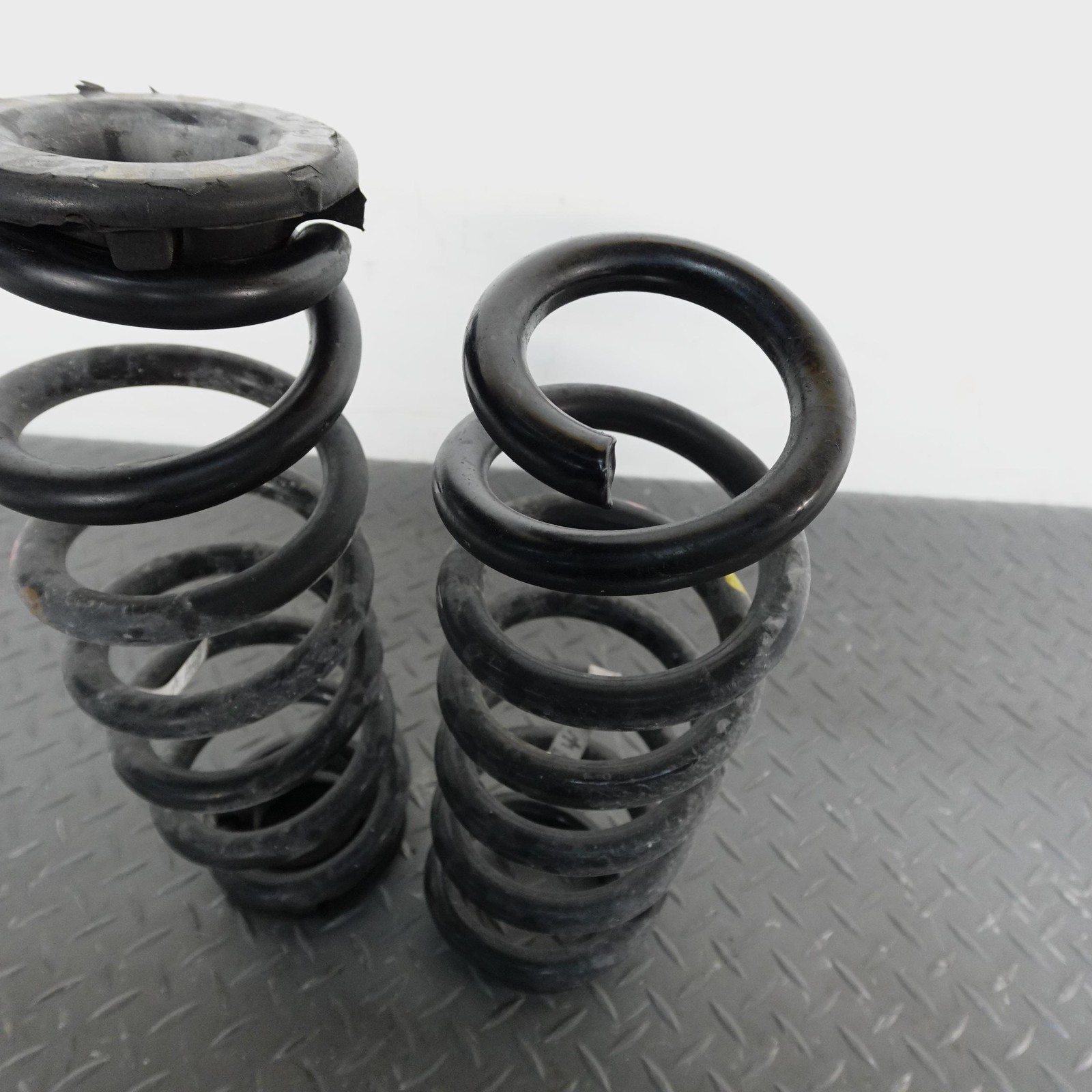 Maserati Grecale Folgore 2023-2026 Rear Right Coil springs Set