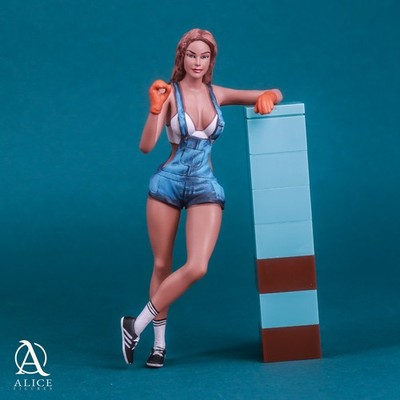 Painted resin figure Woman Girl doll service worker  1/18 1/24 1/32 1/43