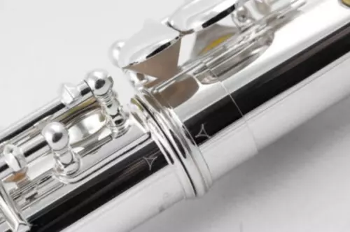 NEW 2024 YAMAHA Flute YFL - 222 hard with In Beautiful Box - Picture 3 of 6