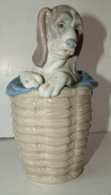 Llardo Hund im Korb 1128 nicht mehr produziert feine Porzellan Statue Juan Huerta 1971-85