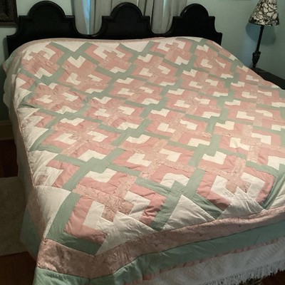 Xs and Os Patchwork Quilt 102 x 118 King Interlocking Lattice Pink Green Longarm