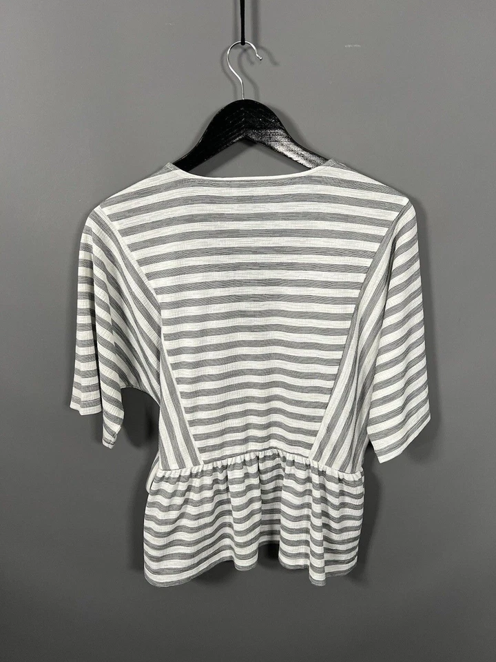 Top DKNY - Talla Pequeña - Rayas - Excelente Estado - Para Mujer’s Foto 4 de 4