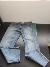 Tommy Hilfiger NWT Classic Fit Straight Legs Jeans Men's Size 42x32 Medium Wash