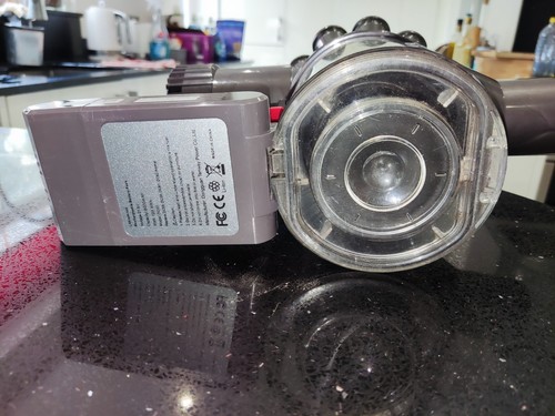 DYSON V6 ANIMAL CORDLESS VACUUM CLEANER INCLUDES MAIN BODY BATTERY BIN FILTER - Picture 6 of 24