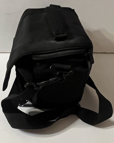 Borsa fotocamera imbottita nera piccola 7x5x4 Lowepro Edit 110 con tracolla - Foto 6 di 6