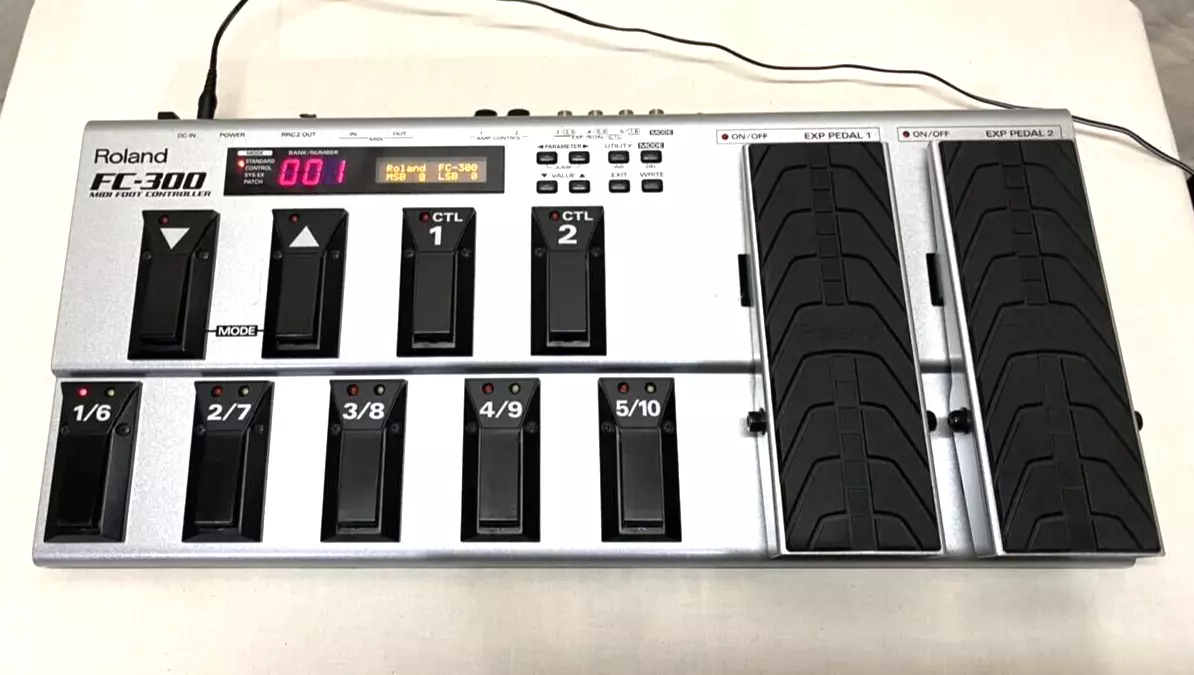 Roland FC-300 MIDI Foot Controller Multi Effects Pedal