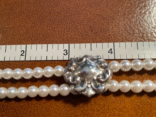 Bracciale VINTAGE Argento Sterling 925 Repousse Targhetta Bagaglio Perle - Foto 4 di 12