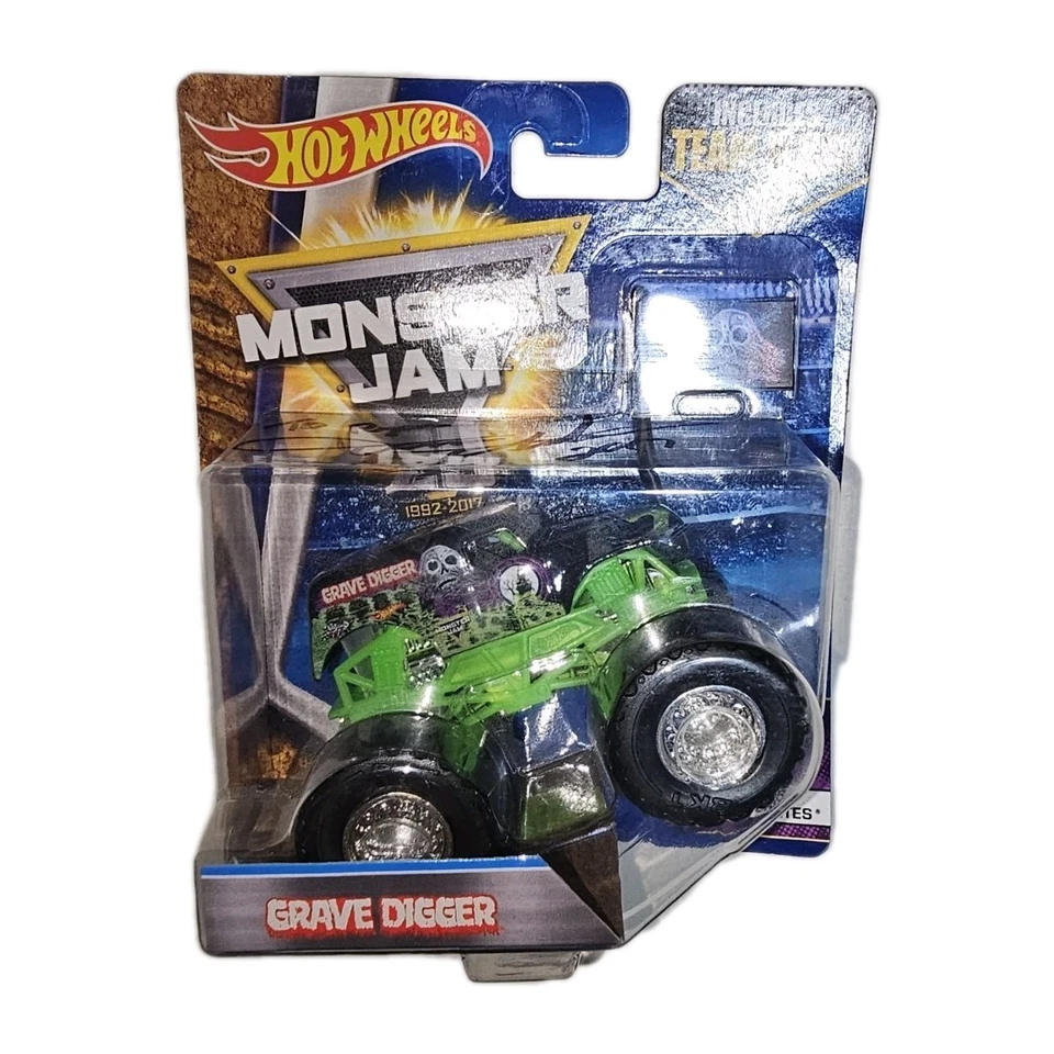 Monster Jam 25 Grave Digger 2017 Hot Wheels con bandera del equipo 1:64 ¡Autografiado!  Foto 2 de 4
