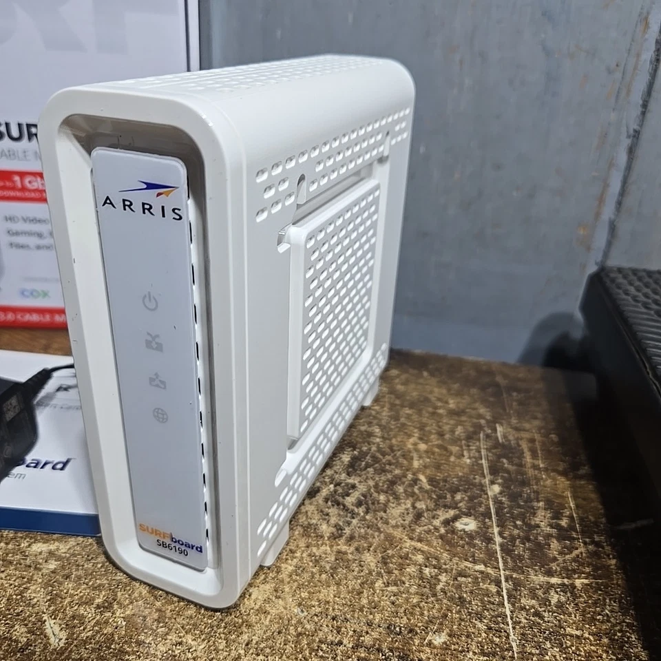 ARRIS SURFboard SB6190 in Black Color 1Gigabit Cable Modem, excellent condition - Image 3 of 4