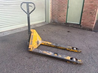 Barlow Pallet Truck Used