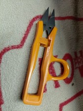 VINTAGE EMBROIDERY SEWING SCISSORS SNIPPERS CLIPPERS Fiskars ORANGE USA MADE