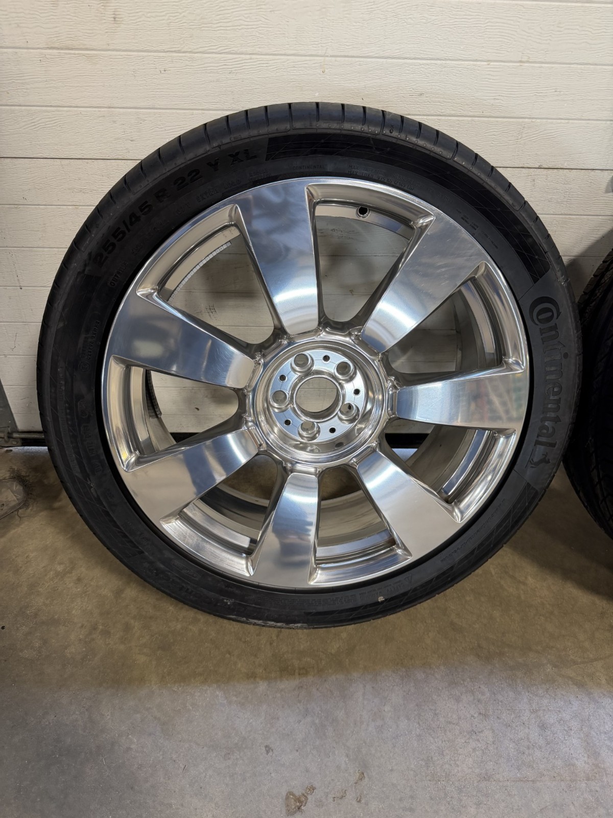 OEM Rolls Royce Cullinan Wheels and Tires