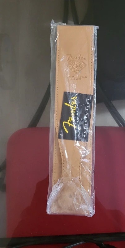 Sangle Fender en cuir beige Light Brown edition limitee Diamond Anniversary