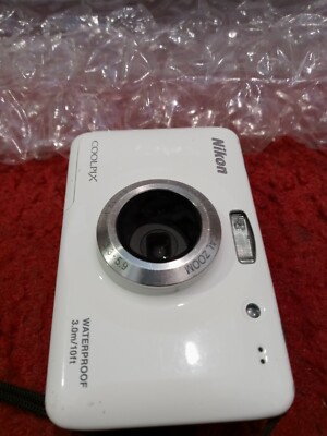 Nikon COOLPIX S30 10.1MP 3x Waterproof Digital Camera - White | eBay