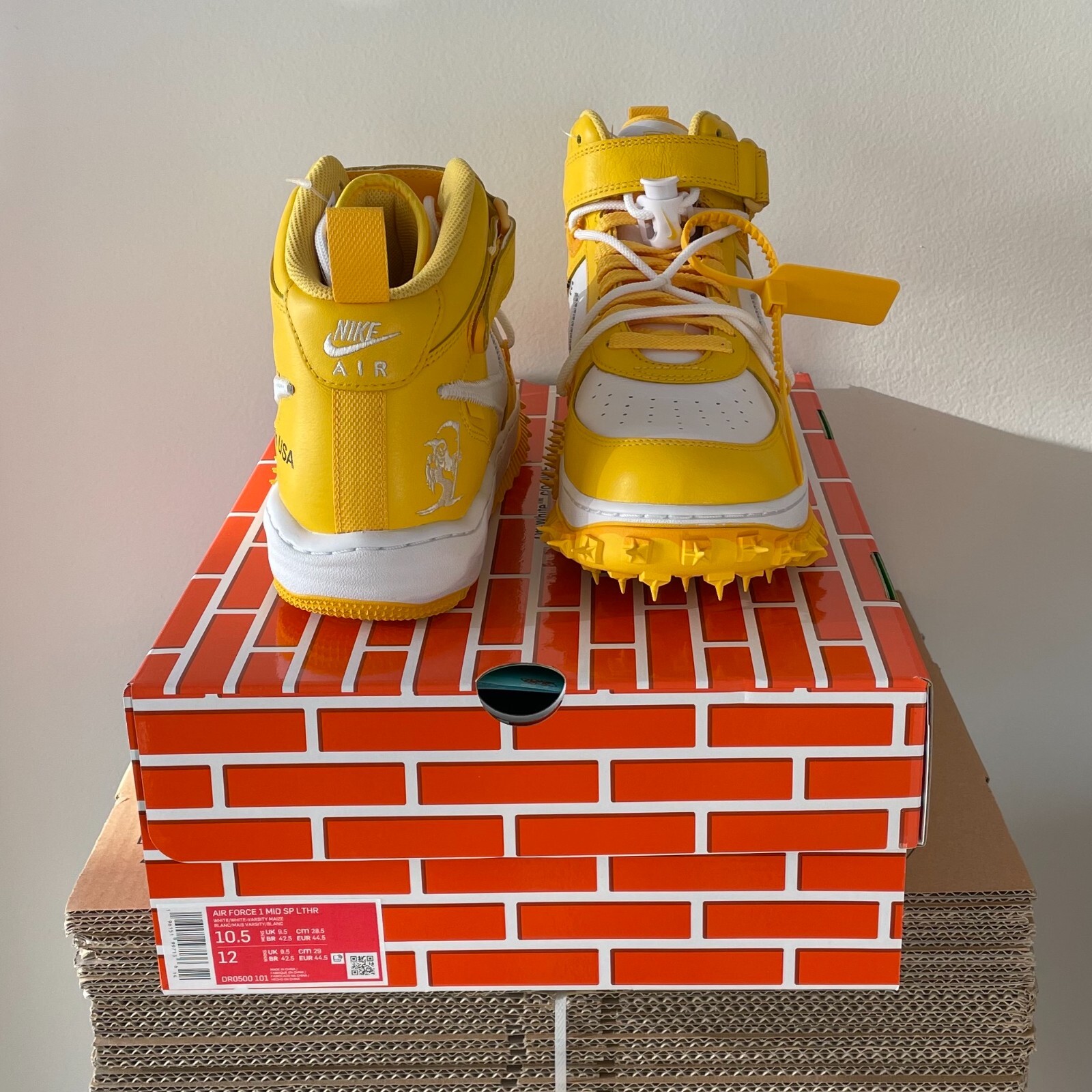 OFF WHITE X NIKE Nike Air Force 1 Mid SP x Off White™ "Varsity Maize". 44.5 (FR) 10.5 (MN US).