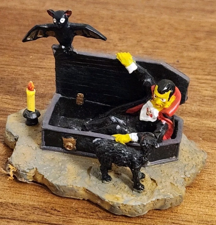 Lemax ~ Spooky Town Halloween Village Vampire In Casket 22600