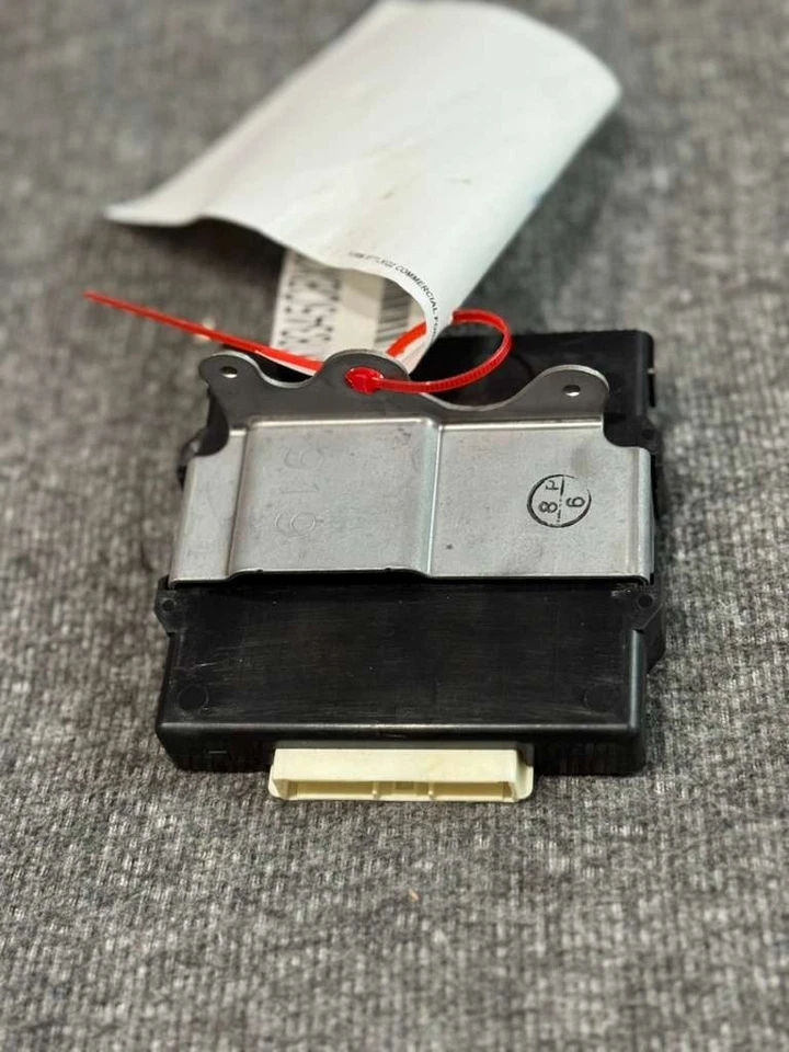 Módulo de control electrónico del chasis Toyota RAV4 CBX 2011-2012 FABRICANTE DE EQUIPOS ORIGINALES Foto 4 de 4