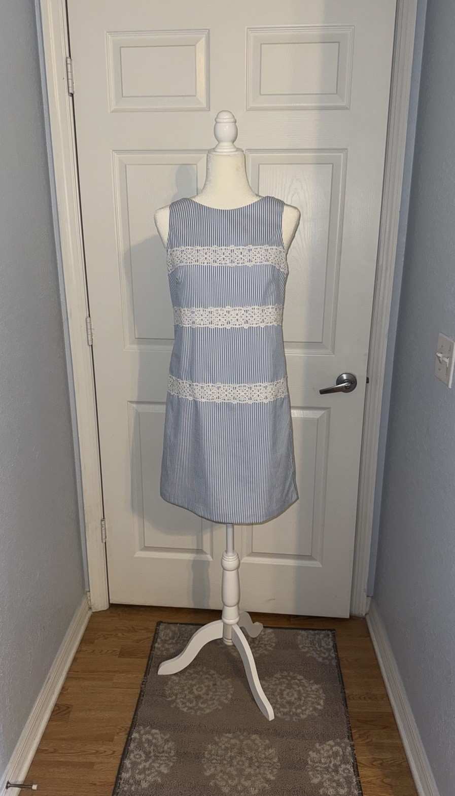 London Times Blue/White Striped Seersucker Shift Dress Crochet Lace Sz 8