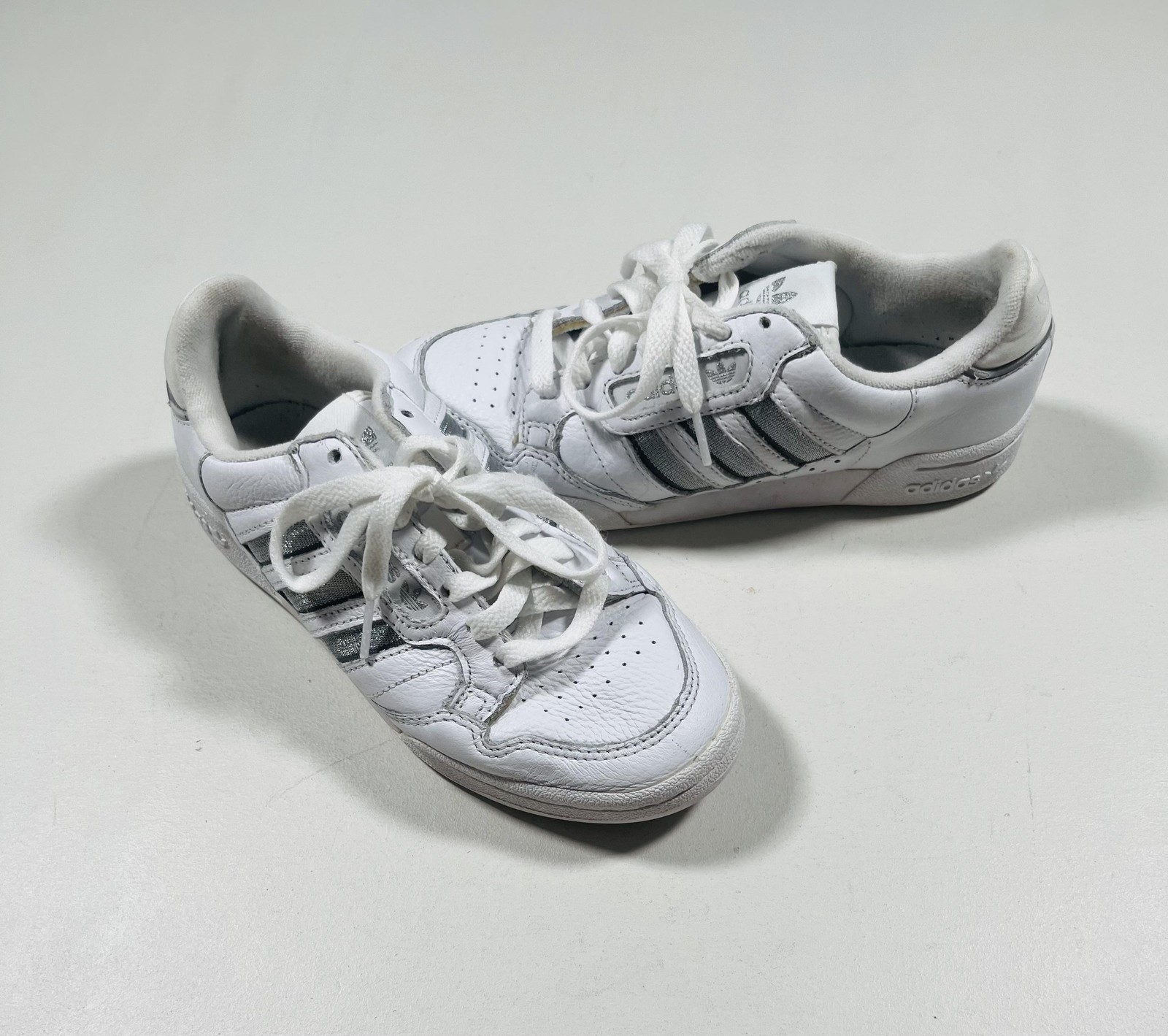 Womens Size 5.5 White Silver Leather Low Top Court Tennis