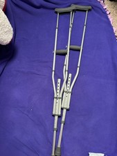 Aluminum Crutches, Adult M, 4' 7"  5' 10"   Pair of Lightweight, Short, Excellent