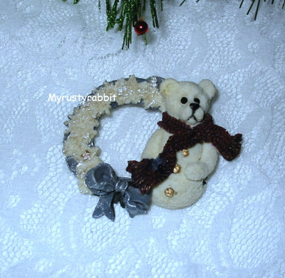 Boyds Bears Snowman Wreath Bear Pin Brooch - Winter Snowflakes ~ GUC