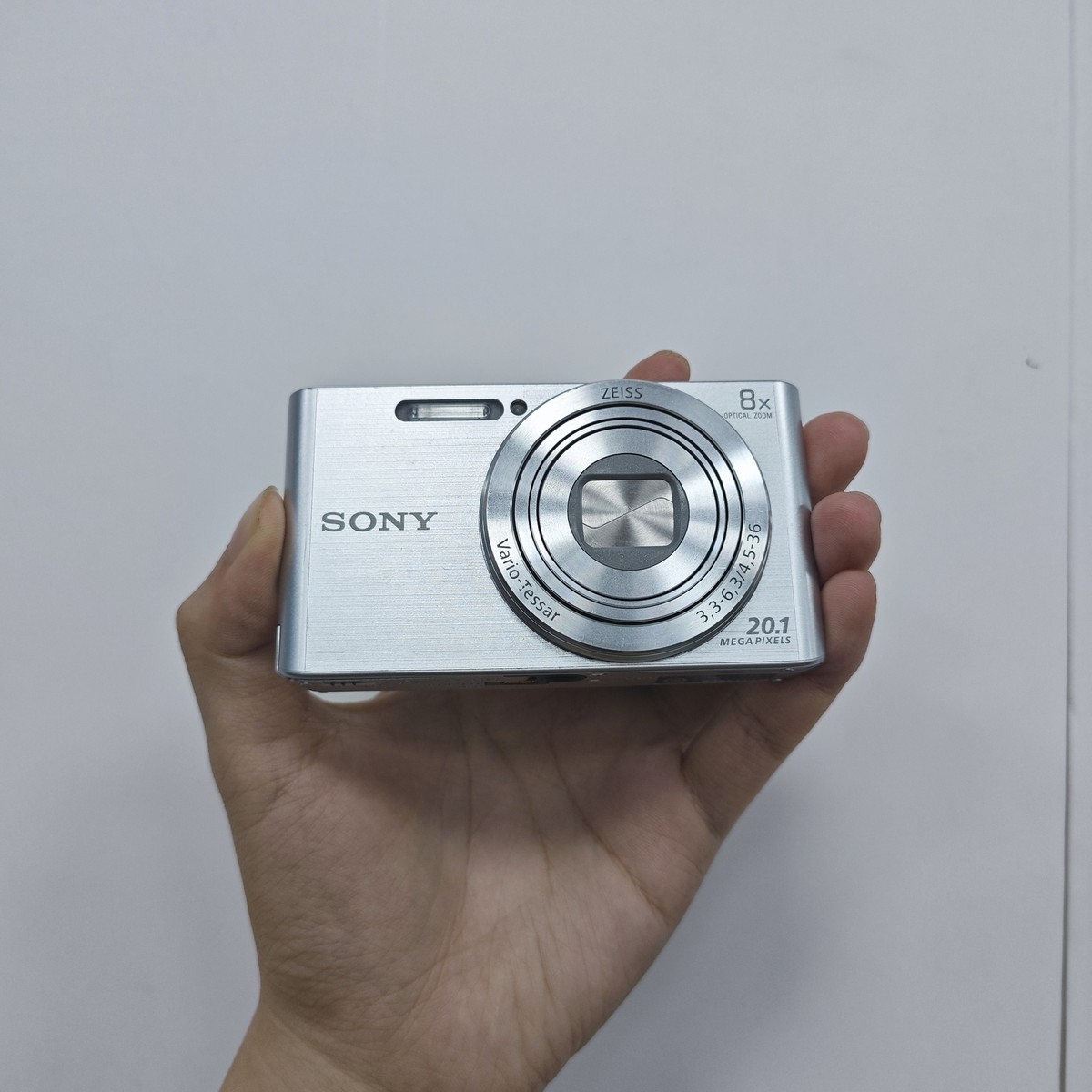 Sony DSC-W830 Cyber-Shot 20.1MP 8x zoom Digital Camera Silver 95