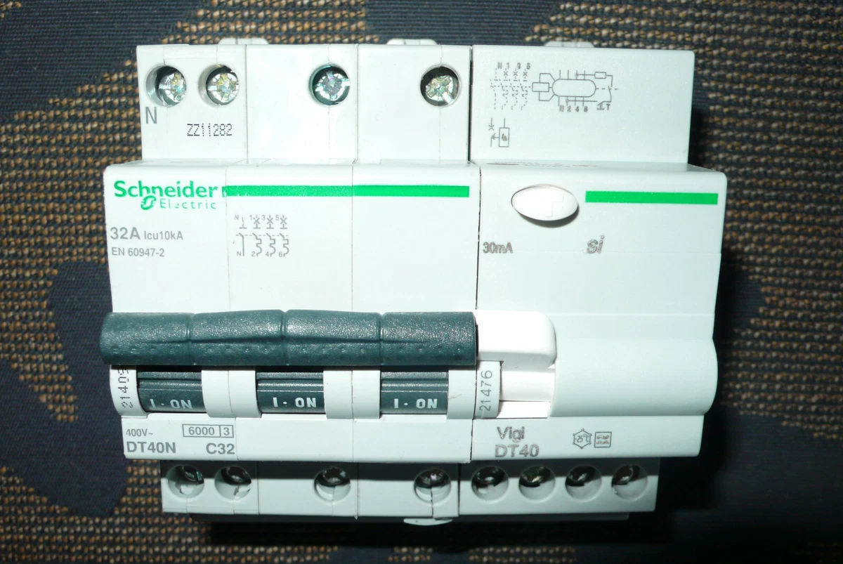 DISJONCTEUR DIFFERENTIEL TRIPHASE 32A 30mA TYPE A,SI SCHNEIDER ELECTRIC 32AMPERE EUR 79,00 - FR