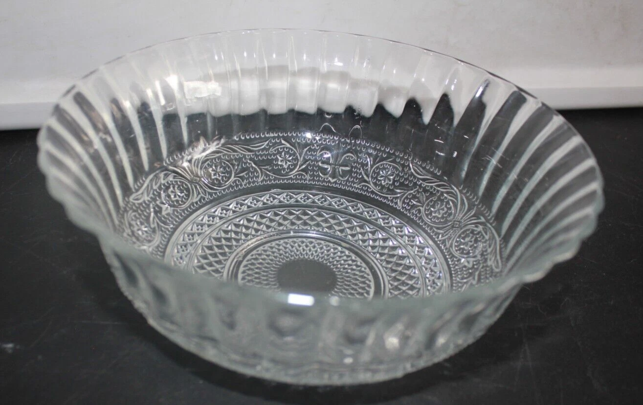 KIG Malaysia Fleur de Lis Pressed Glass Trellis Serving Bowl