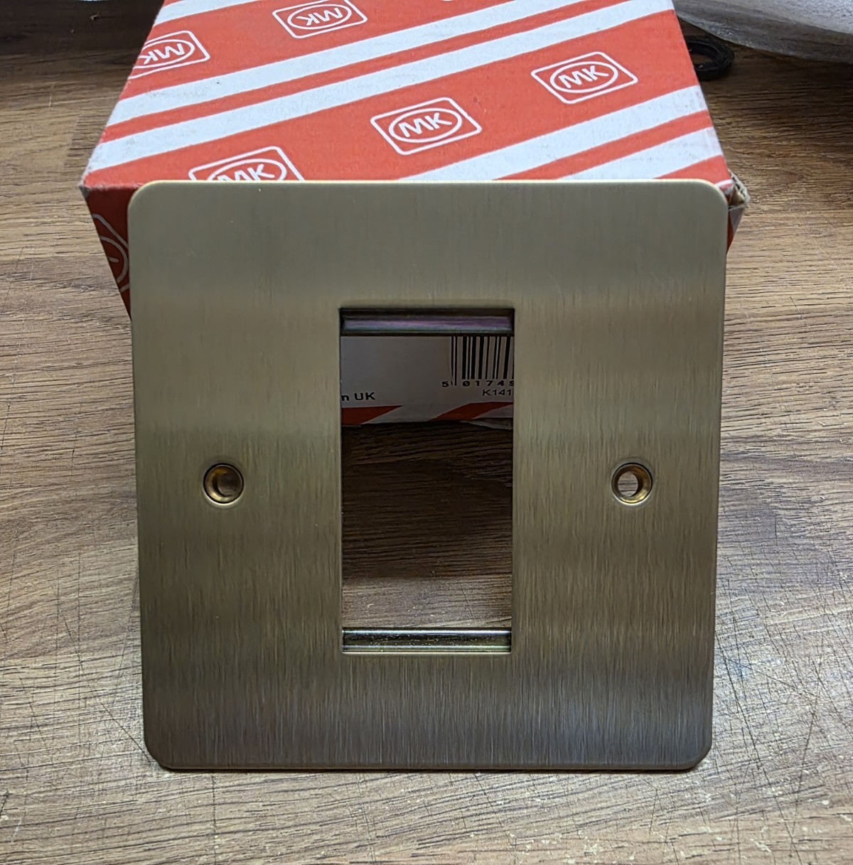 MK K14181 BBR Edge Euro Modular Data Frontplate 1 Gang 25 x 50mm Brushed Brass