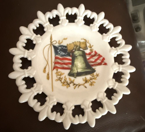 Vintage WESTMORELAND Fleur De Lis MILK GLASS 7½" Plate LIBERTY BELL USA FLAG bc7