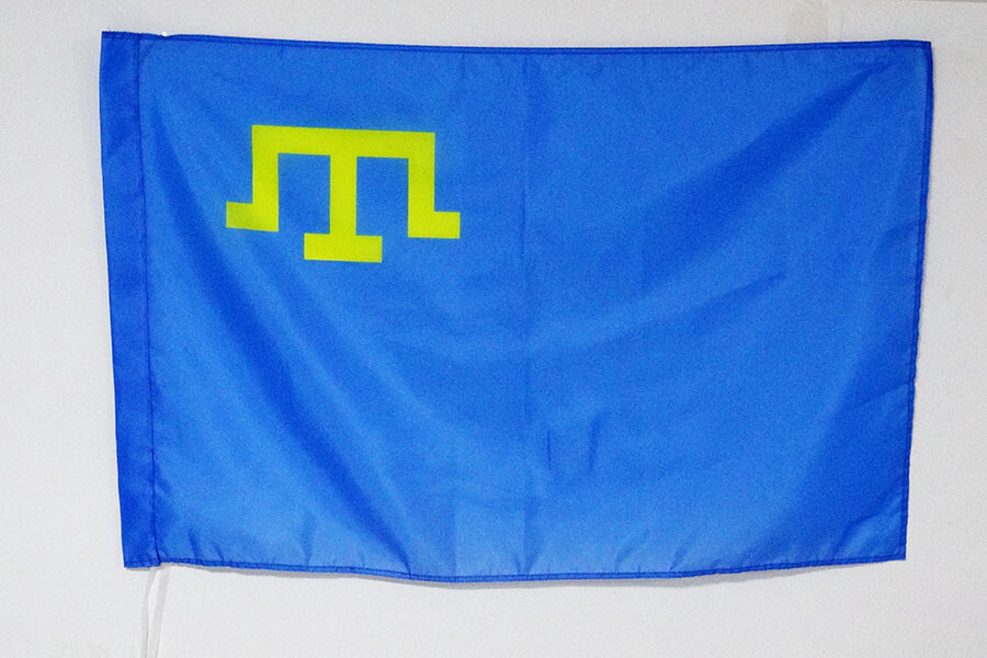 Drapeau Tatars de Crimée 150x90cm avec fourreau pour hampe en polyester bleu