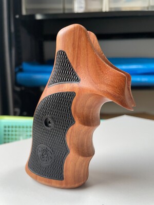 Decorative wood Grips for S&W, K/L ROUND BUTT 686; Closed back; Checker ...