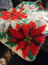 VTG 31" Latch Hook Christmas Tree Skirt Rug COMPLETE Finished Retro Poinsettia