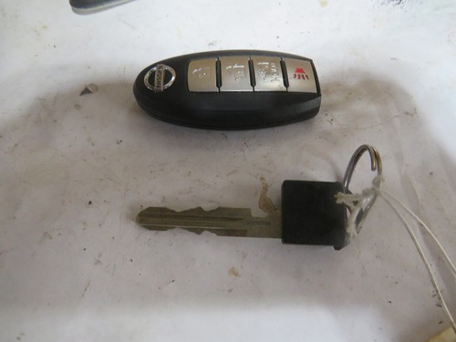 13-17 Nissan Leaf key fob oem - Picture 1 of 4