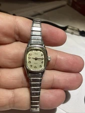 Vintage Women’s Timex Watch Stretchy Band Needs Battery