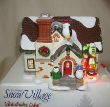 Dept. 56  Snow Village 2016 Christmas Lane  The Penguin House 405980  HTF