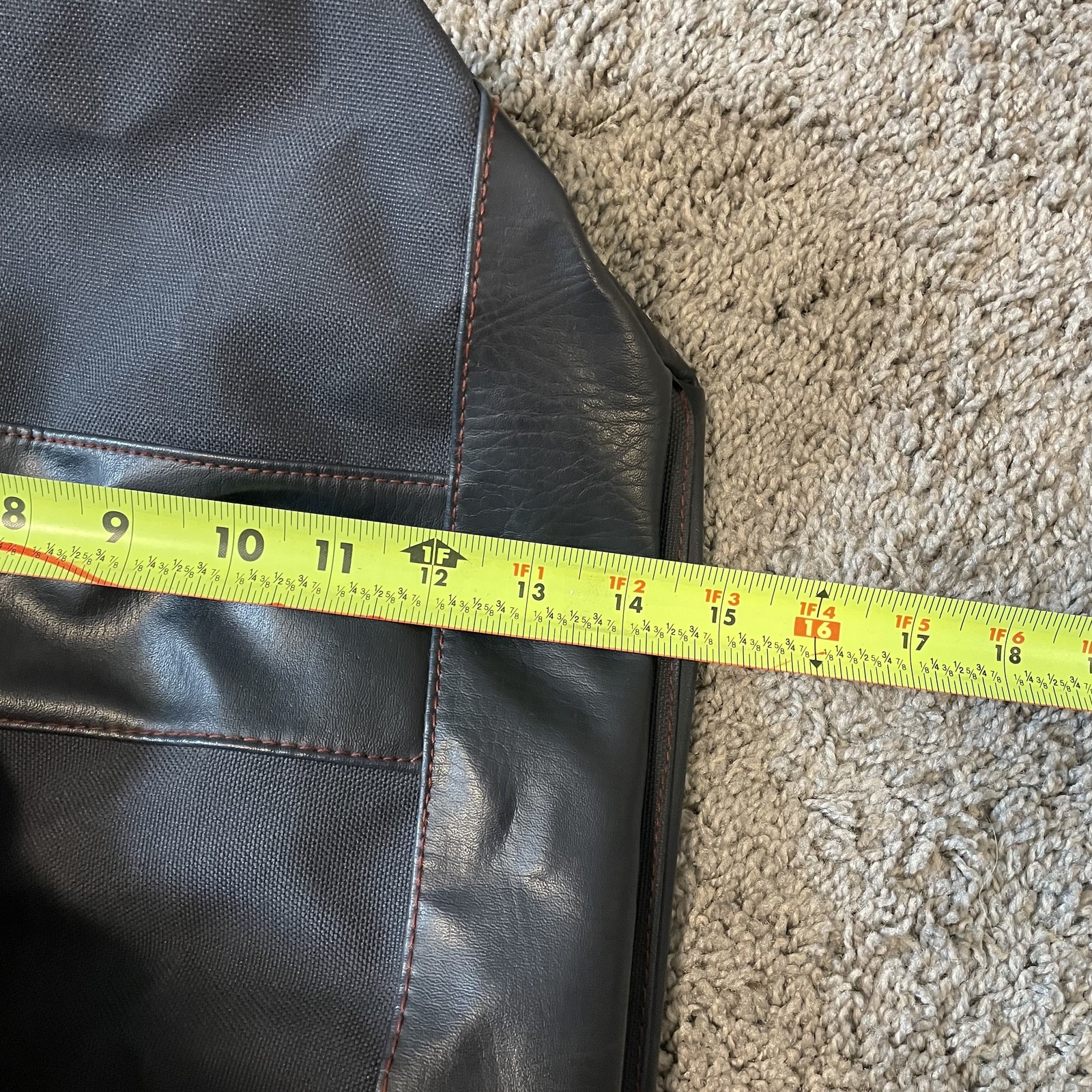 SAINT LAURENT Oppio per Uomo Borsone Bagaglio da Viaggio Weekender PVC YSL Profumi 28in