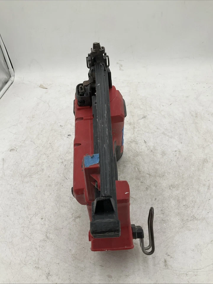 Milwaukee 2746-20 M18 Fuel 18 Gauge Brad Nailer- FOR PARTS - Image 4 of 4