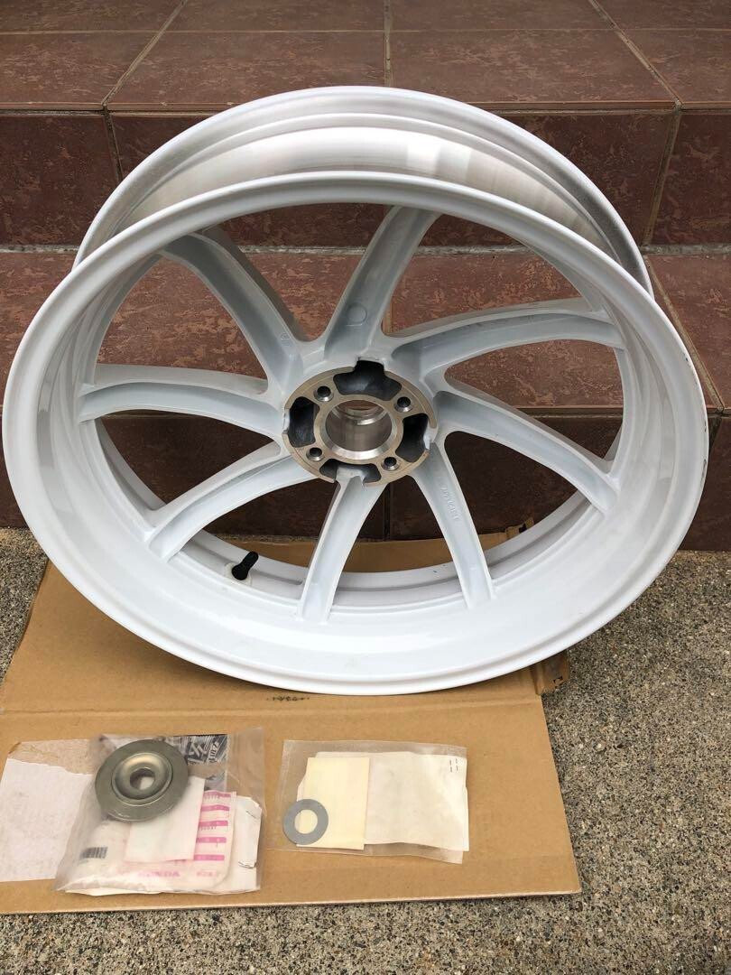 Genuine Honda NSR250R MC28 Rear Wheel with Spacer & Washer New