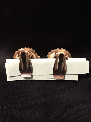 Vtg Unsigned Gold Tone Round Sun Flower Clip on Earrings Pat. Pend Cute - Picture 4 of 9