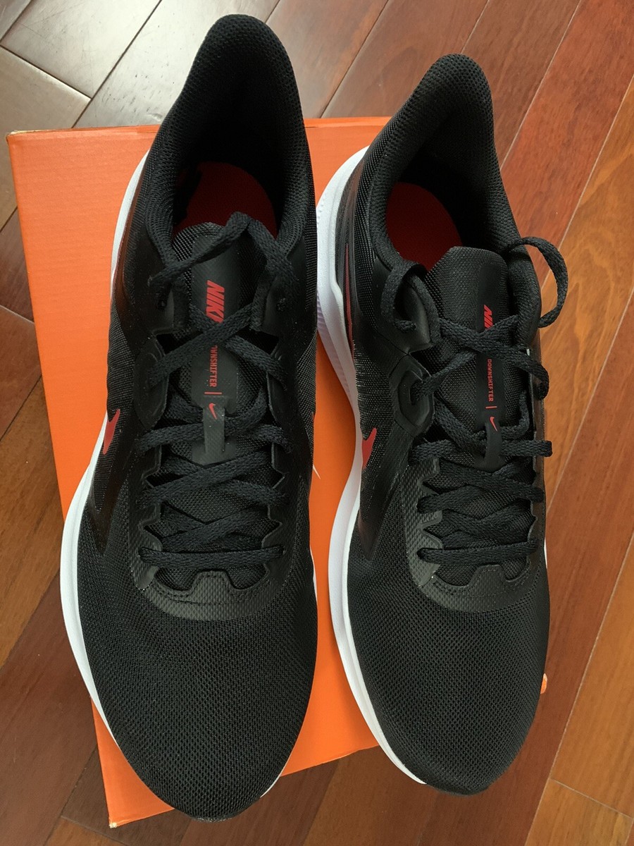 NIKE MEN display picture 2